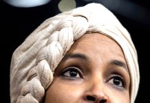 انتقام لینے والی پنجاب کی نگران حکومت نے عمران ریاض اور شیخ رشید کو گرفتار کرایا، پنجاب پولیس کا گجرات میں پرویز الٰہی کے گھر پر چھاپہ پی ٹی آئی کیخلاف کریک ڈائون ( شیخ رشید، عمران ریاض گرفتار، عمران خان کے گرد گھیرا تنگ) اسلام آباد پولیس کے 200 اہلکار شیخ رشید کے گھر سیڑھیاں لگا کر داخل ہوئے،ملازمین پر تشدد کیا، دروازے ، کھڑکیاں توڑ ڈالیں، شیخ رشید کو زبردستی گاڑی میں ڈال کر آبپارہ تھانے لے آئے ایف آئی اے نے عمران ریاض کو یو اے ای جاتے ہوئے لاہور ائیرپورٹ سے حراست میں لیا،پنجاب میں ایسی انتقامی نگران حکومت پہلے کبھی مسلط نہیں ہوئی :چیئرمین پی ٹی آئی کا ردعمل