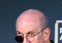 چاقو حملے کے بعد معلون سلمان رشدی کی PENگالا میں شرکت