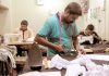 مہنگائی کا جن، درزیوں نے سلائی کی اجرت میں 100 روپے اضافہ کر دیا