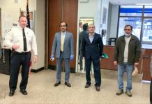 نیویارک پولیس کی خدمات کو خراج تحسین پیش کرنے کےلئے پاکستانی’پولیس سٹیشن‘ پہنچ گئے