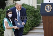 صدر ڈونلڈ ٹرمپ نے کرونا کرائسسز میں خدمات پر ایوارڈ دیا