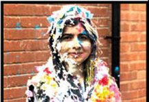 ملالہ کا گریجوایشن مکمل کرنے پر اہلخانہ کے ساتھ جشن