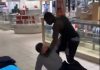 مشی گن کے معروف شاپنگ سٹور پر سیاہ فام شخص نے سفید فام شہری کو تشدد کا نشانہ بنا ڈلا