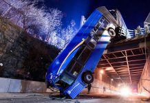 برانکس اوورپاس پر بس پول سے جاٹکرائی ، 8افراد زخمی ، ڈرائیور کی حالت تشویشناک