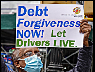ٹیکسی ڈرائیوروں کا قرضوں کی معافی کیلئے سٹی ہال کے سامنے مظاہرہ