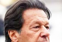 عمران نفسیات کی جنگ کھیل رہے ہیں