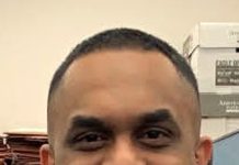 بنگلہ دیشی پولیس آفیسر کا نسل پرست سپر وائزر کیخلاف ہرجانے کا مقدمہ