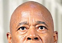 میئر ایڈمز کا سوشل میڈیا پر نفرت پھیلانے والوں کیخلاف کارروائی کا حکم