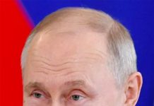 روسی صدر پوٹن نے قرآن کو سینے سے لگا لیا