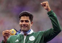 قومی ہیرو ارشد ندیم کا پاکستان پہنچنے پر والہانہ استقبال