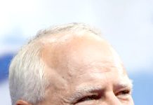 کمالا ہیرس نے نائب صدر امیدوار کیلئے ٹم والز کو منتخب کر لیا