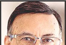 ٹرمپ کان کے کچے نہیں !!