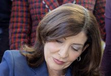 گورنر کیتھی نے خواتین، صارفین کے تحفظ کیلئے بلوں کی منظوری دیدی