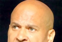 ٹرمپ اور ایلون مسک عوام کو بے وقوف بنا رہے ہیں، سینیٹر کوری بکر