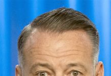 جج کاآئس کے قائم مقام ڈائریکٹر ٹوڈ لیونز کو عدالت میں پیش ہونے کا حکم