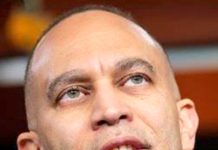 ٹرمپ انتظامیہ ایران پر حملوں کا جواز پیش کرنے میں ناکام رہی ہے، حکیم جیفریز