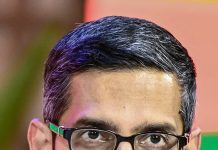 گوگل کے سی ای او سندر پچائی کی تقریر کے وقت یونیورسٹی طلبہ کا احتجاجی واک آؤٹ